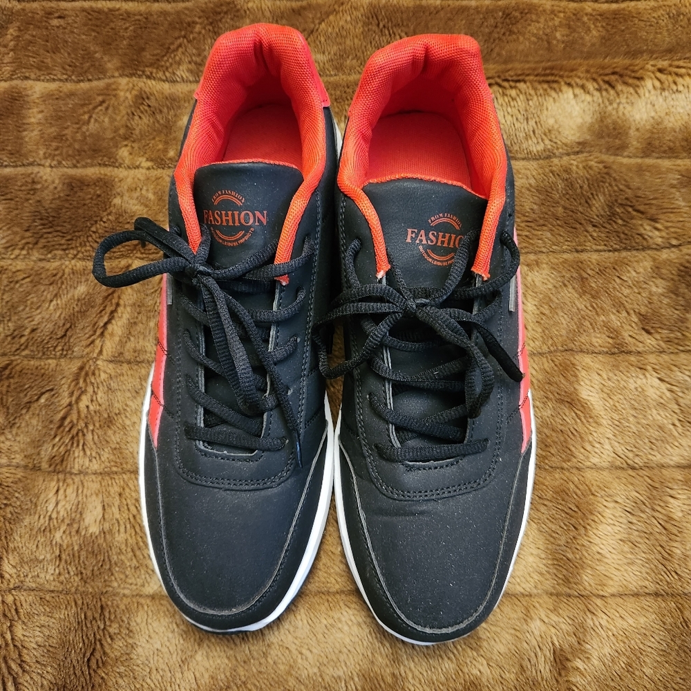 Fasion, men's athletic shoes, size 10